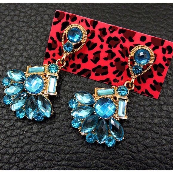 💘 Betsey Johnson drop dangle blue crystals earrings 💘 - Picture 1 of 3